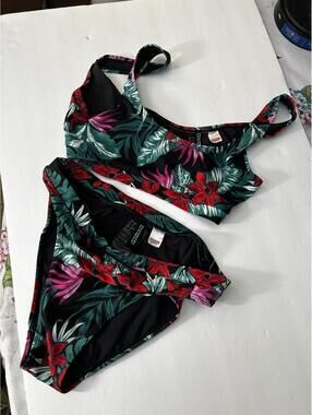 H&M Divided x Stranger Things Floral Print Bikini Set Size 6